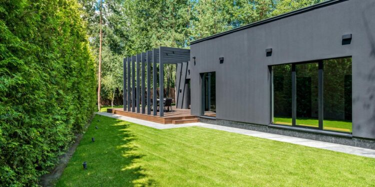 Pergola: Inwestycja w komfort i styl Twojego ogrodu Ciekawostki ogrodowa pergola