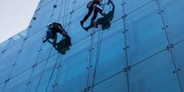 alpinistyczne mycie okien